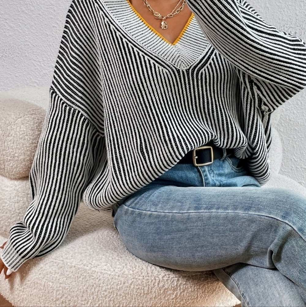 Black & White Casual Womens Vertical Stripe Pattern Drop Shoulder Sweater - Picture 3 of 5